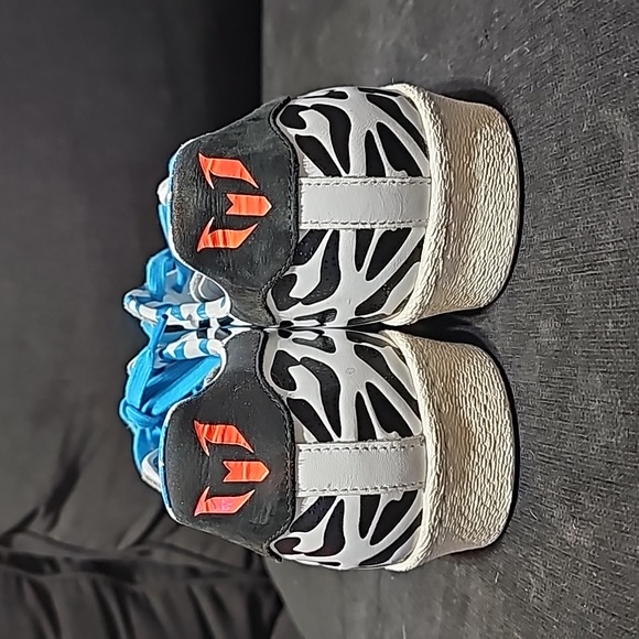 Leo Messi Superstar Adidas size 12 - Picture 4 of 5